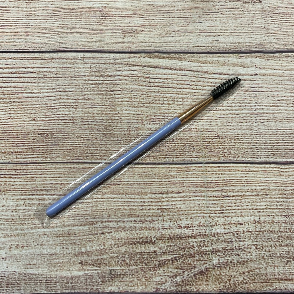 5 for $25 item🌺 Blue Luxie 201 Brow / Lash Brush